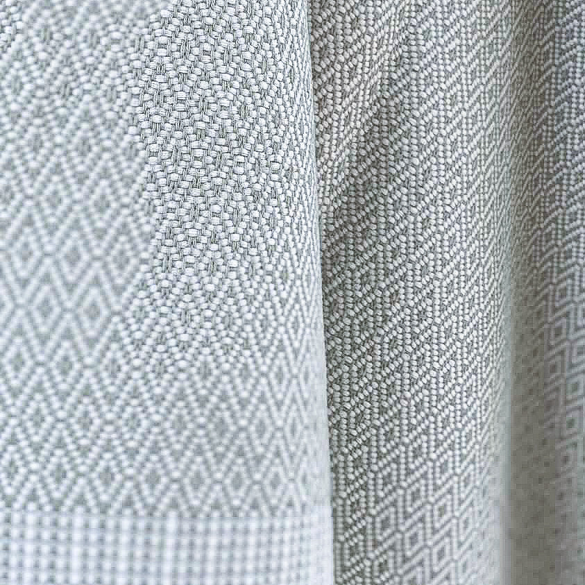 Bring comfort and style to your home with this modern and minimalist throw blanket.   This throw is lightweight and perfect to cozy up with or drape over any sofa back, armchair, or foot of the bed all year long. 