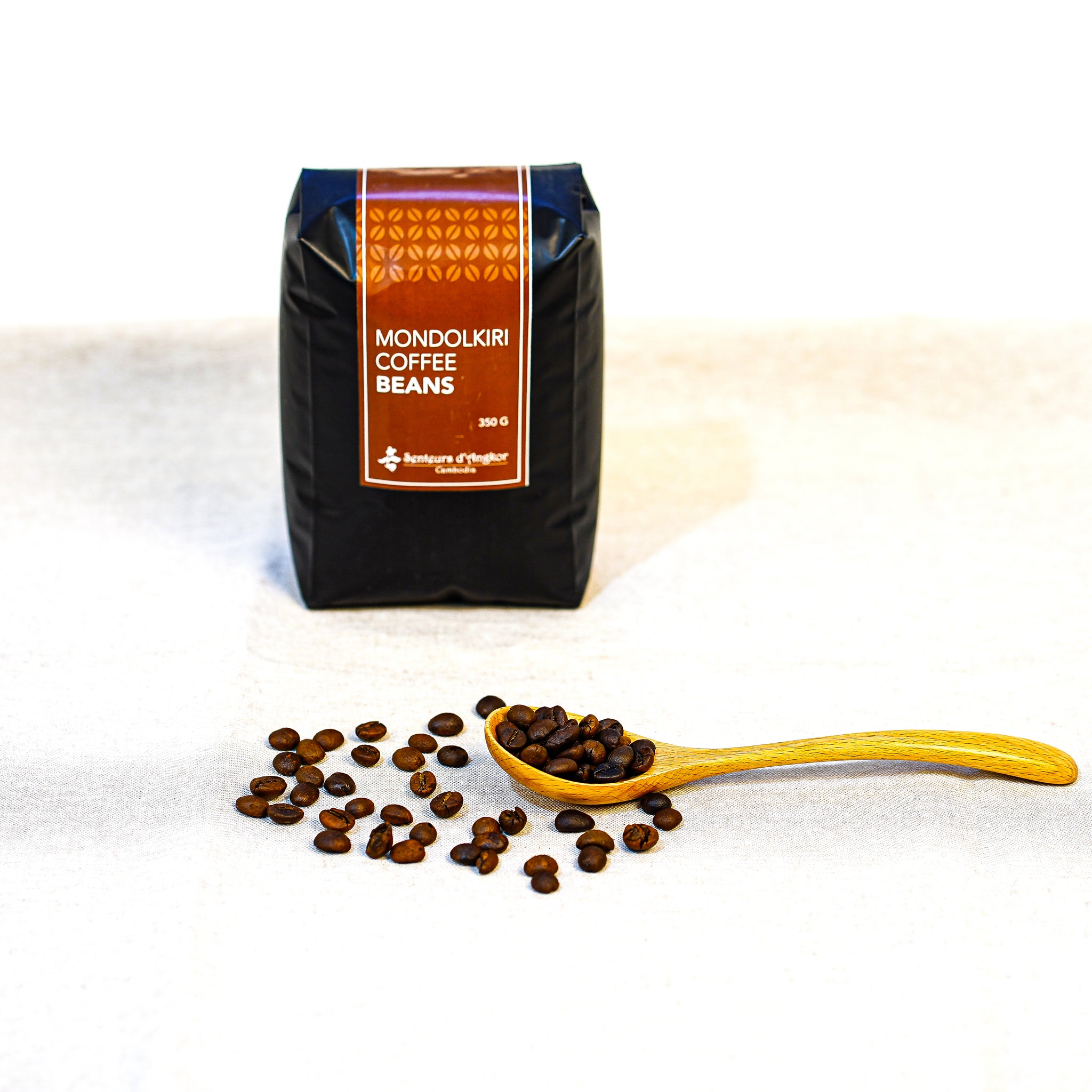 This robusta bean, sourced from Mondulkiri province in the northeast of Cambodia and carefully roasted in Siem Reap, is an ideal choice for those who prefer full-bodied, intense coffee. Special notes of grain-like overtones, coupled with a nutty aftertaste, make it perfect for your morning coffee with cream or milk.